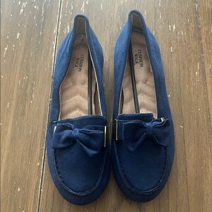 NWOT Avon cushion walk shoes 6